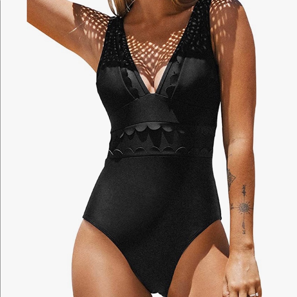 CUPSHE black one piece scalloped edge mesh accent swimsuit Sz Sm NEW